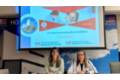 Las doctoras Carmen Mateos, directora médico del hospital (dcha) y María de la Parte, inauguraron la jornada