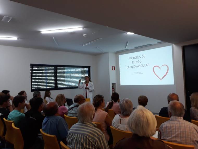 2018 09 27 Un momento de la charla sobre factores de riesgo cardiovascular