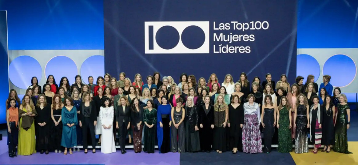 2024 02 05 Foto de familia de las Top 100 Mujeres Líderes de 2024